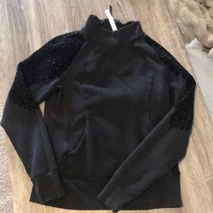 Lululemon Pullover